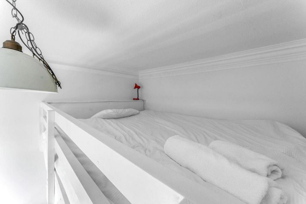 Bright And Spacious Flat Overlooking The Meadows