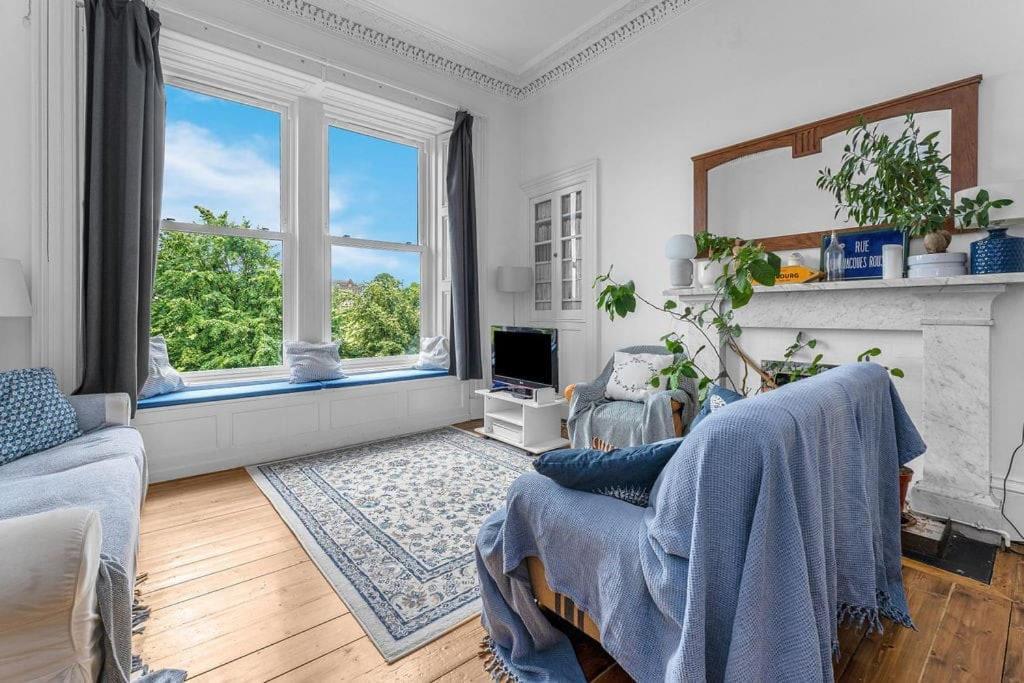 Bright And Spacious Flat Overlooking The Meadows Edinburgh